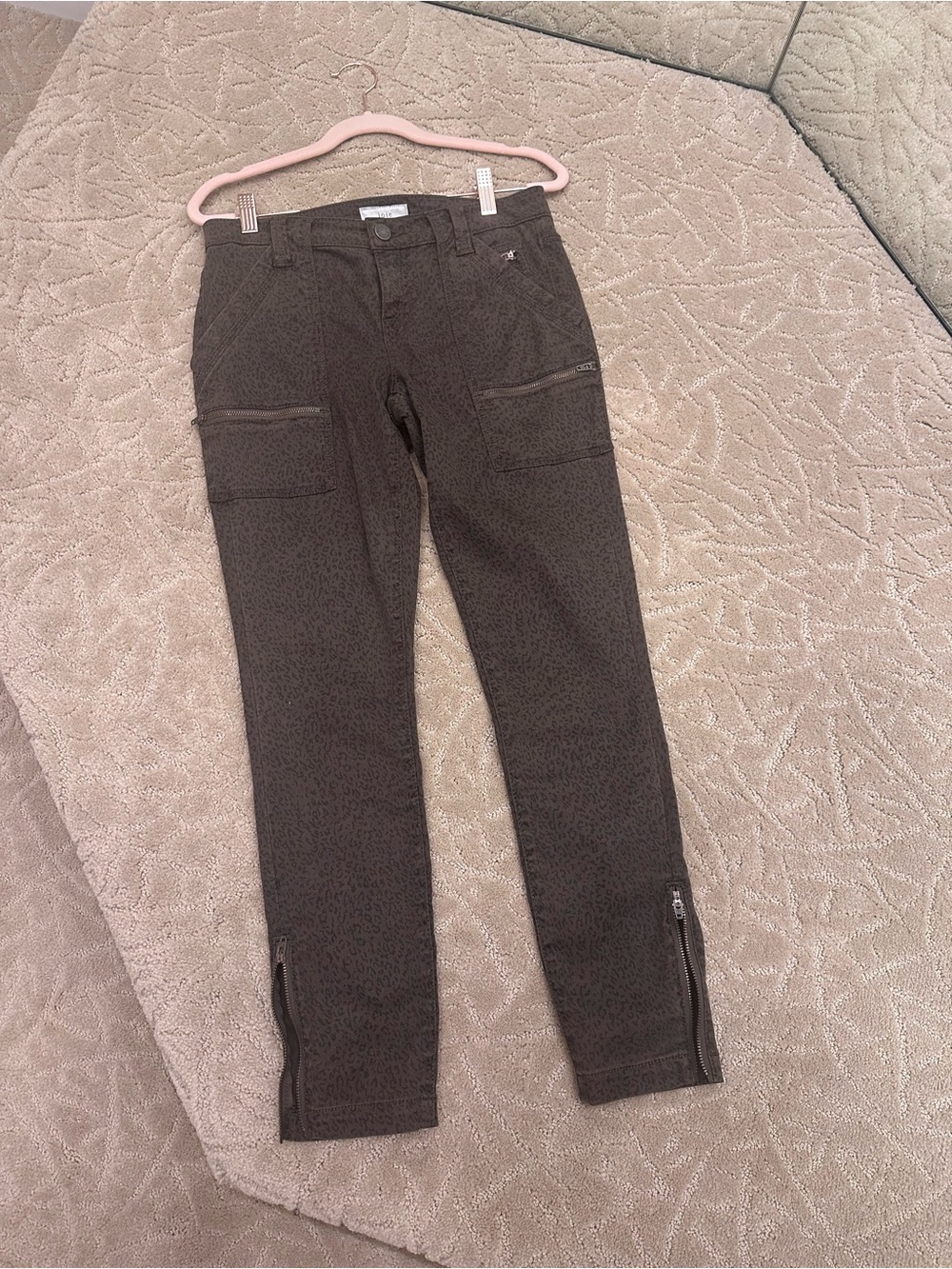 Joie Leopard Print Cargo Ankle Pants Size 26 Zip Detail Tonal leopard print